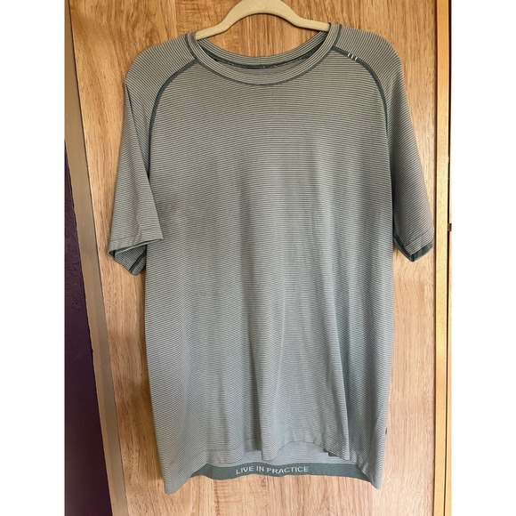 Lululemon Short Sleeve T Shirt  Everyday Green Mens Size Large Live In Practice - Picture 1 of 3